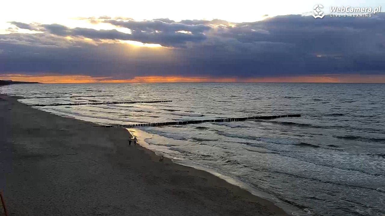 TRZĘSACZ - widok na plażę - 18 wresień 2026, 18:22