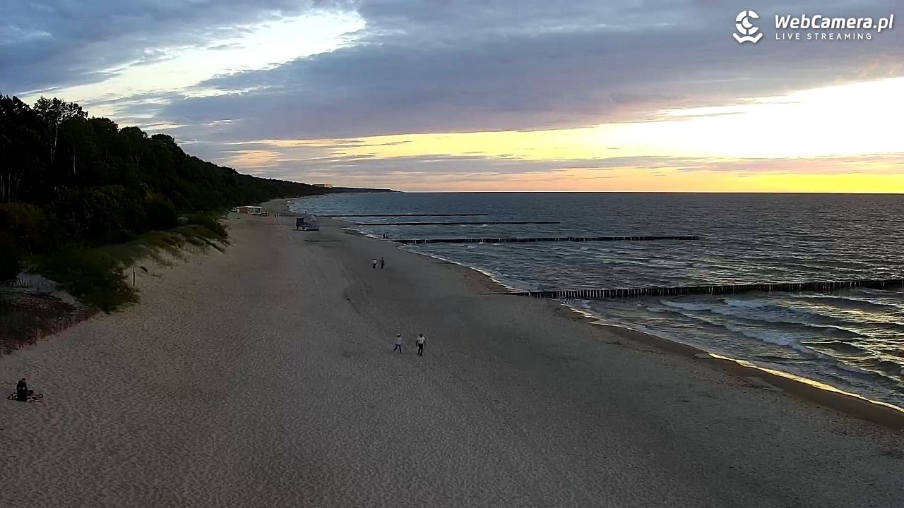 TRZĘSACZ - widok na plażę - 21 czerwiec 2026, 21:48