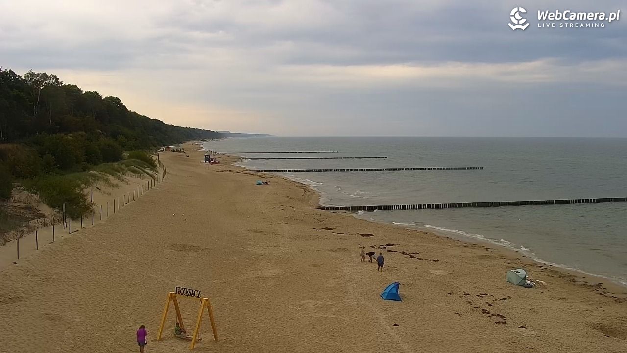 TRZĘSACZ - widok na plażę - 04 sierpień 2026, 13:42
