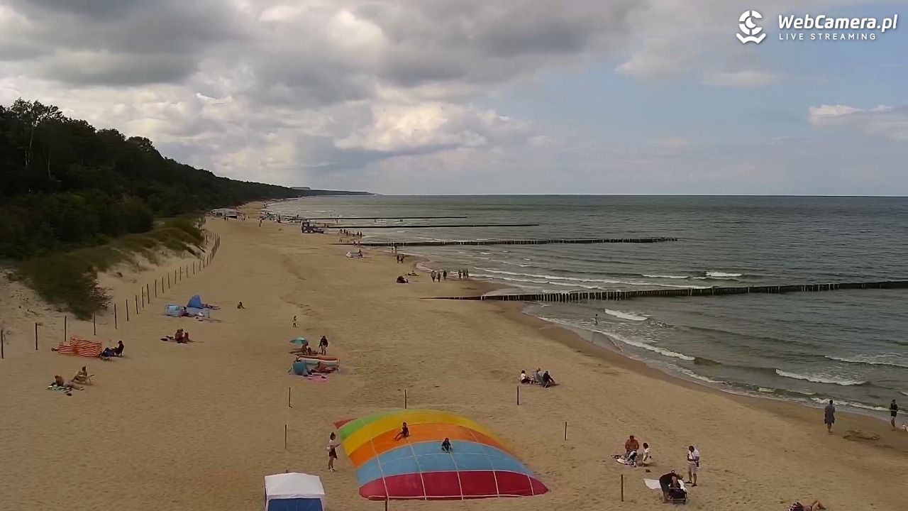 TRZĘSACZ - widok na plażę - 01 sierpień 2025, 13:16