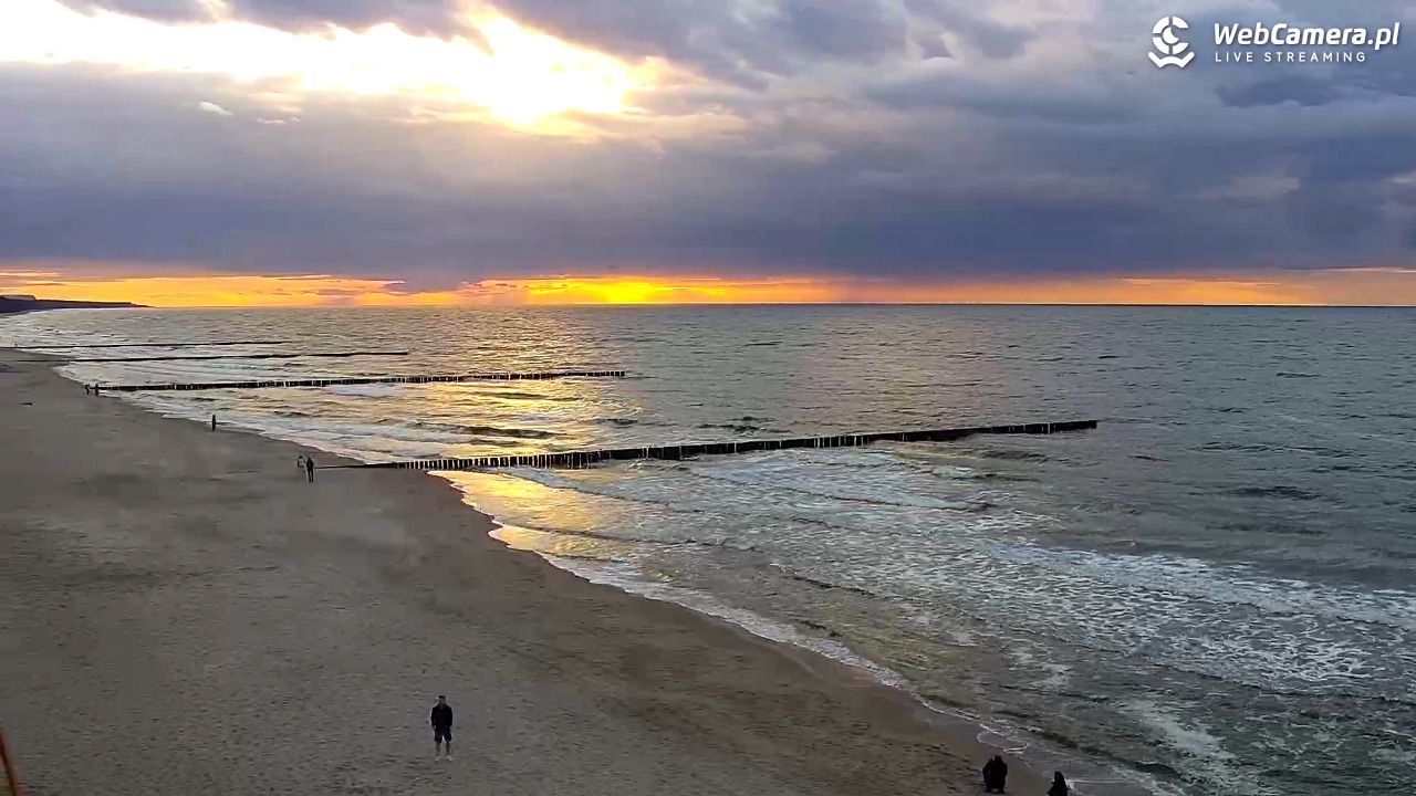 TRZĘSACZ - widok na plażę - 18 wresień 2026, 18:29