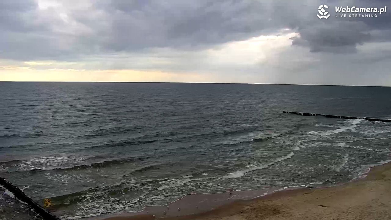 TRZĘSACZ - widok na plażę - 18 wresień 2026, 19:13