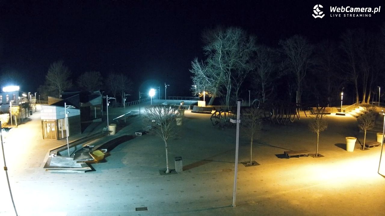 REWAL - widok na deptak - 27 marzec 2026, 20:23