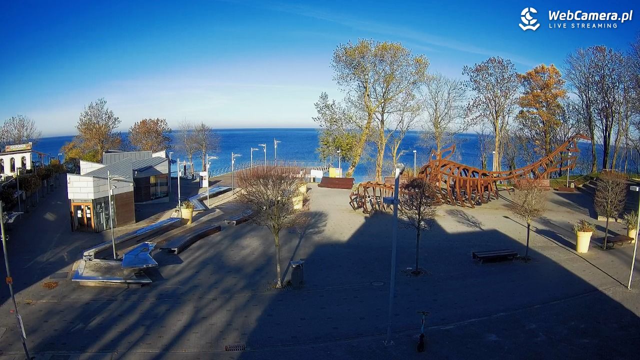 REWAL - widok na deptak - 06 listopad 2025, 09:42