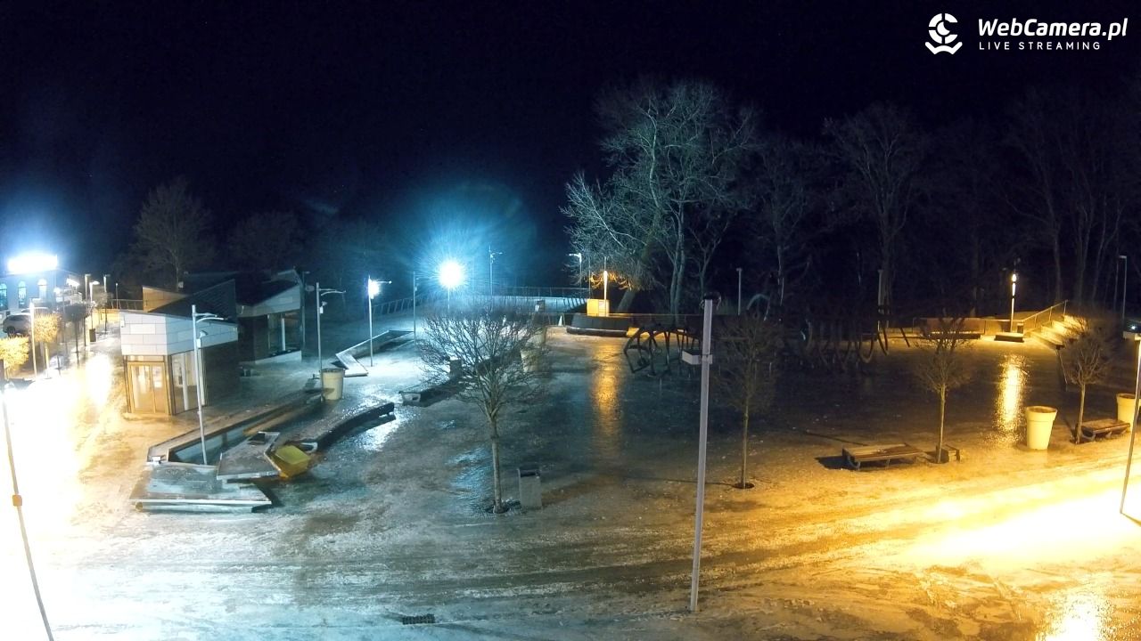 REWAL - widok na deptak - 07 luty 2026, 19:37