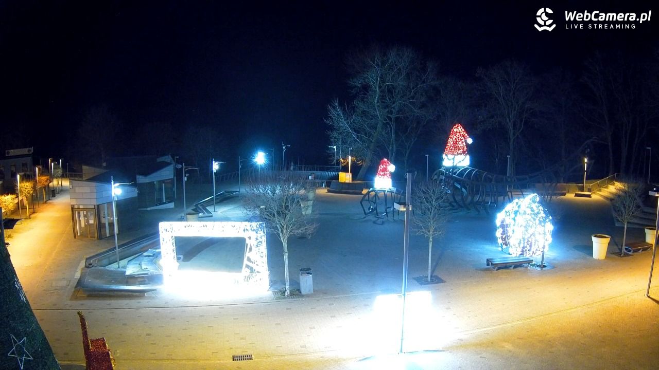 REWAL - widok na deptak - 21 grudzień 2025, 18:56