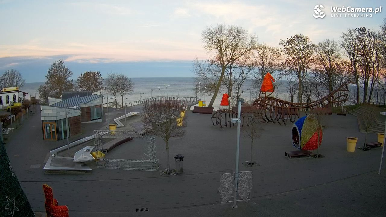 REWAL - widok na deptak - 19 grudzień 2025, 08:11
