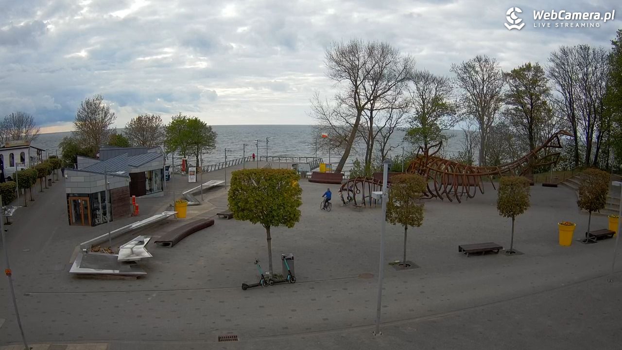 REWAL - widok na deptak - 12 maj 2026, 18:41