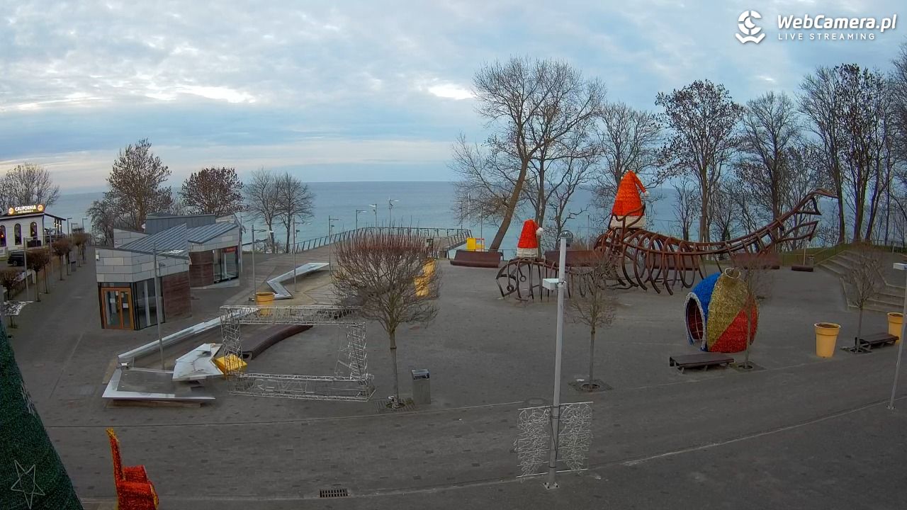 REWAL - widok na deptak - 19 grudzień 2025, 15:20