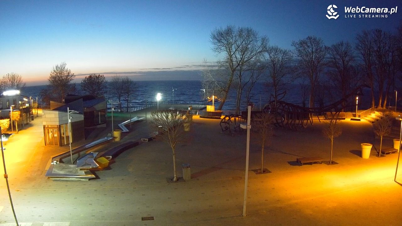 REWAL - widok na deptak - 26 marzec 2026, 19:14