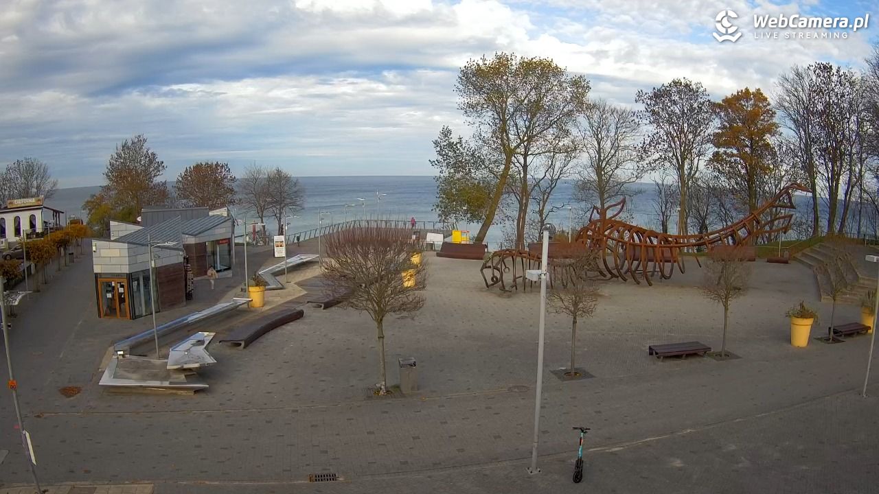 REWAL - widok na deptak - 05 listopad 2025, 10:03