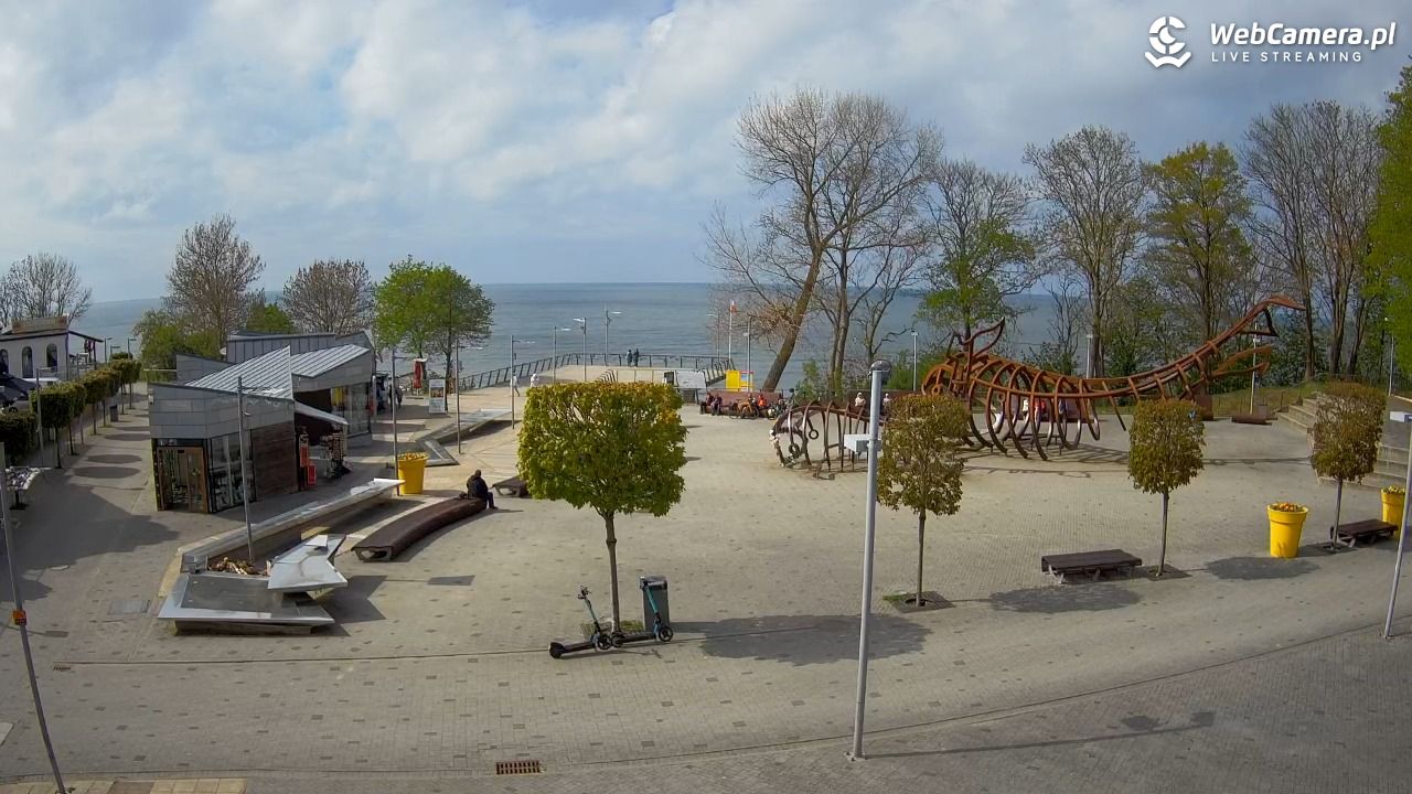 REWAL - widok na deptak - 13 maj 2026, 15:40