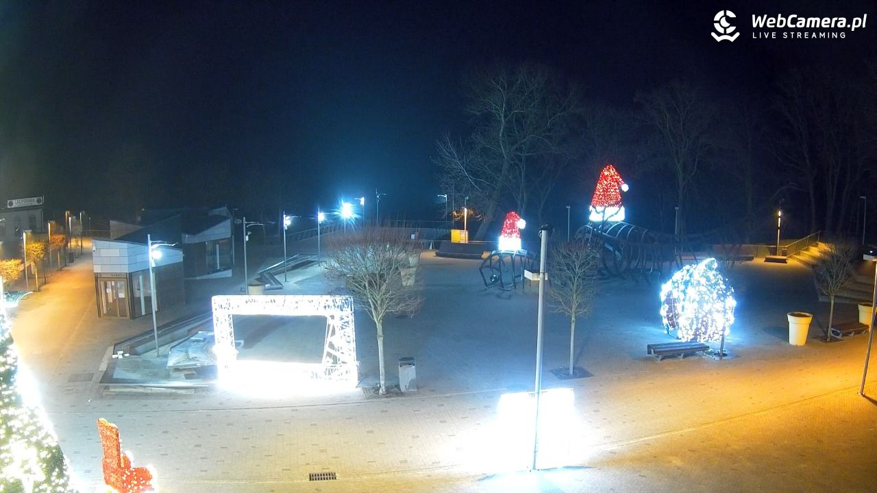 REWAL - widok na deptak - 17 grudzień 2025, 22:59