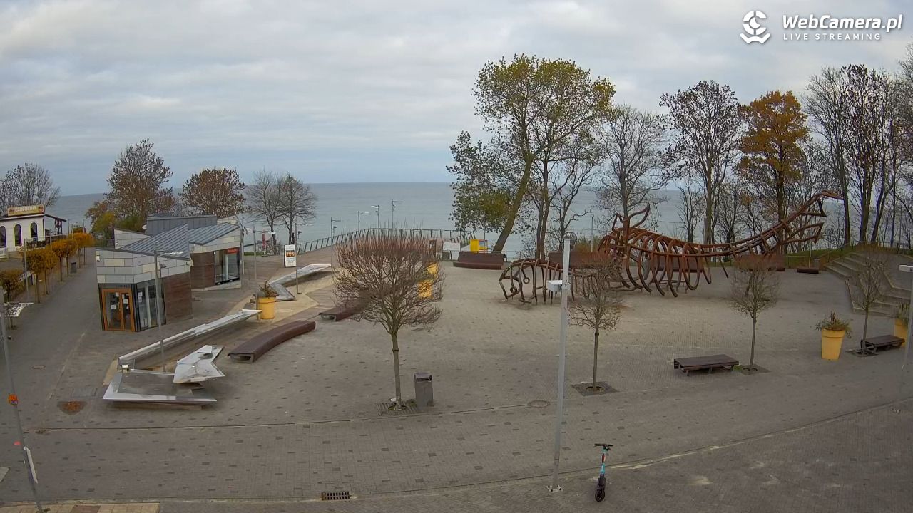 REWAL - widok na deptak - 04 listopad 2025, 07:58