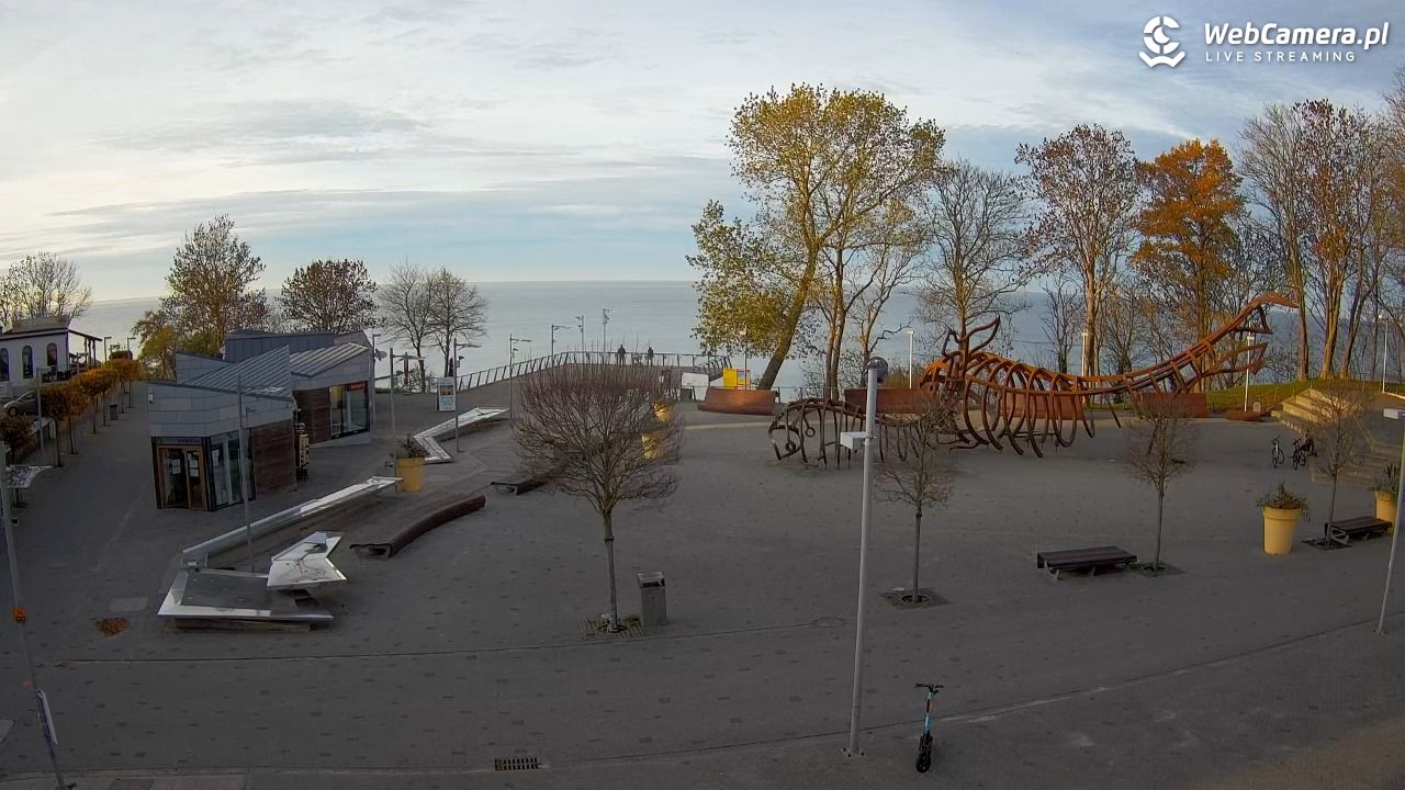 REWAL - widok na deptak - 05 listopad 2025, 15:07