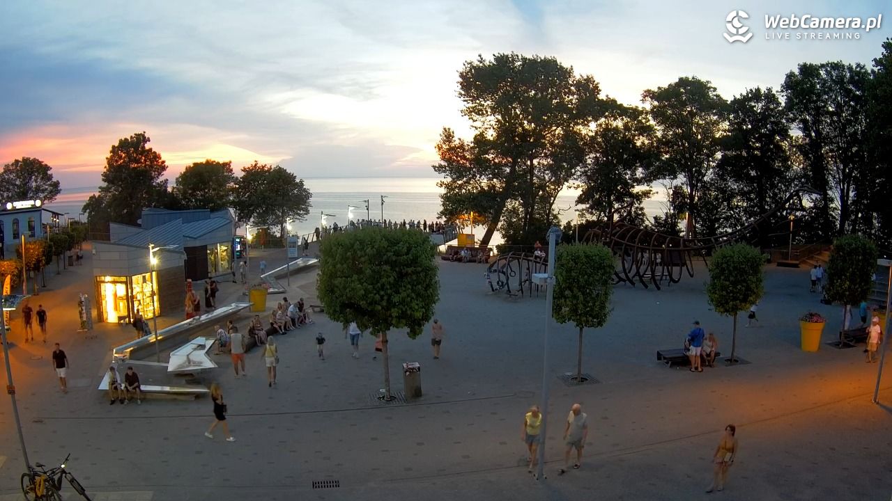 REWAL - widok na deptak - 27 czerwiec 2026, 22:00