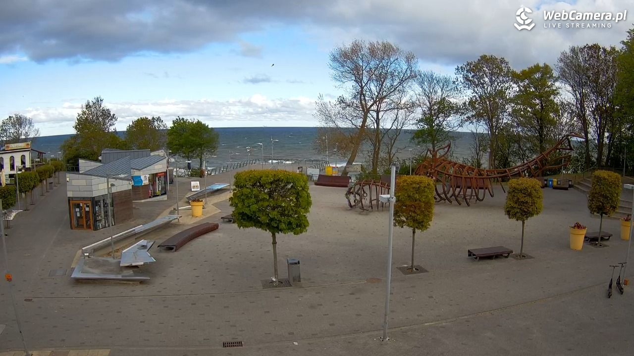 REWAL - widok na deptak - 15 maj 2025, 07:44