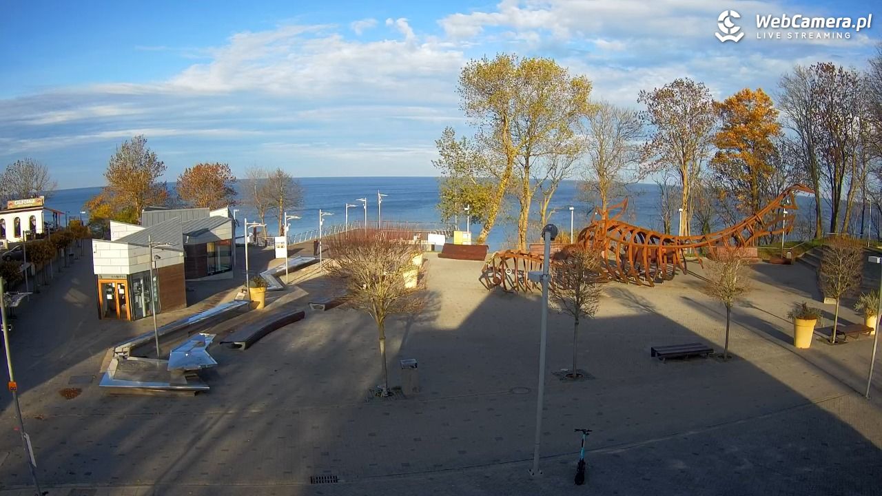 REWAL - widok na deptak - 05 listopad 2025, 09:34