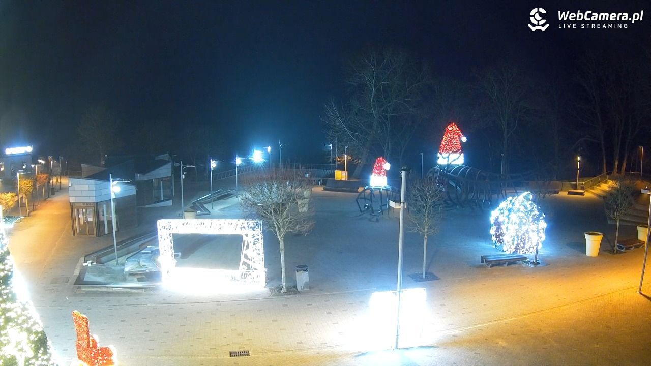 REWAL - widok na deptak - 17 grudzień 2025, 21:23