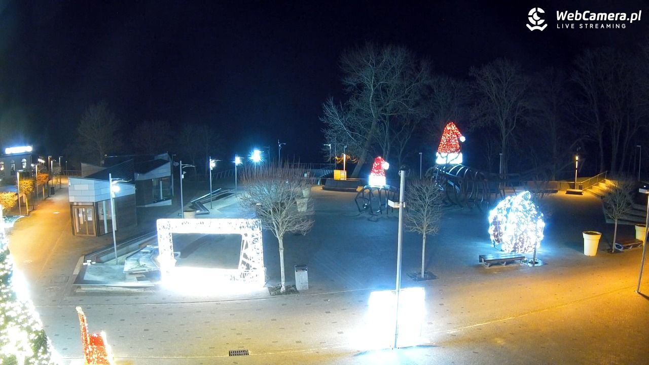 REWAL - widok na deptak - 19 grudzień 2025, 20:32
