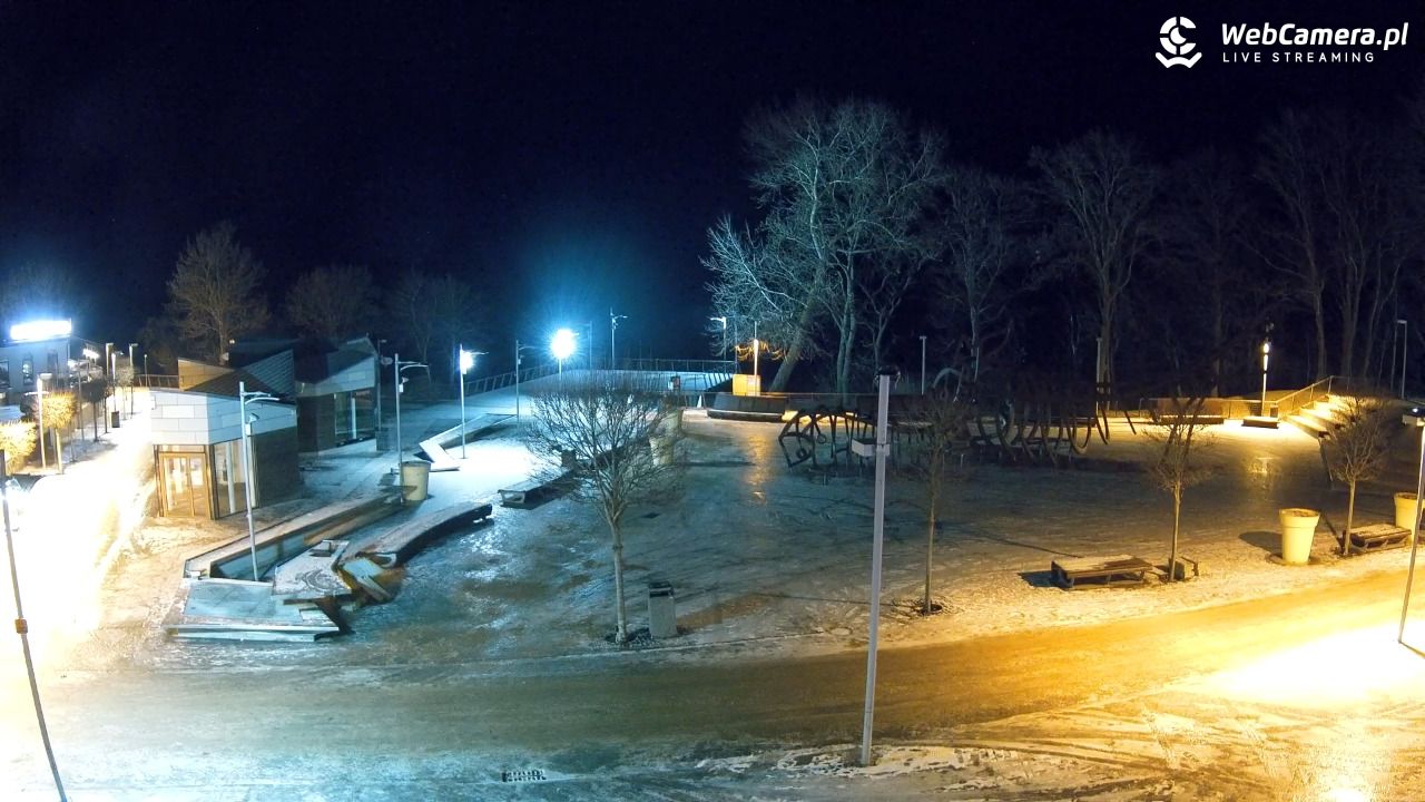 REWAL - widok na deptak - 04 luty 2026, 19:32