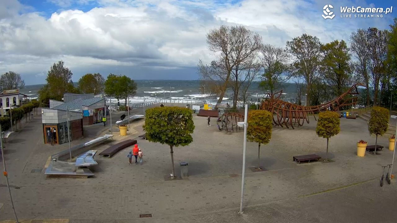 REWAL - widok na deptak - 15 maj 2025, 12:38