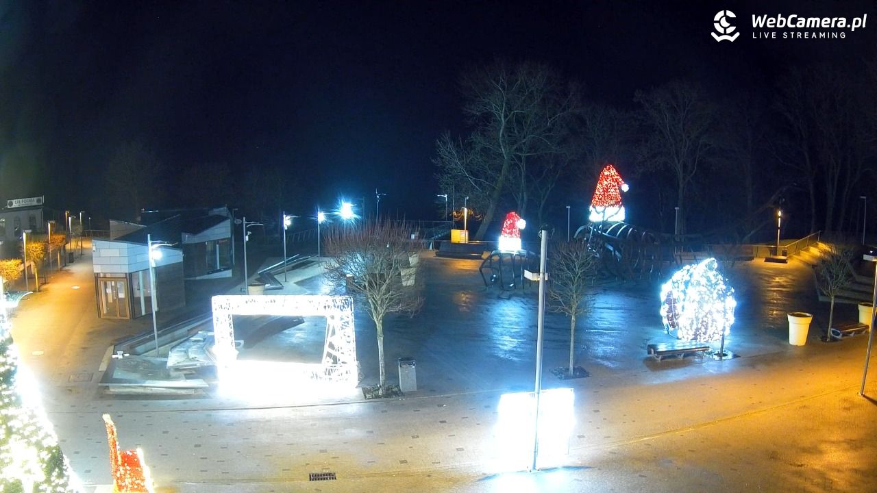 REWAL - widok na deptak - 19 grudzień 2025, 22:45