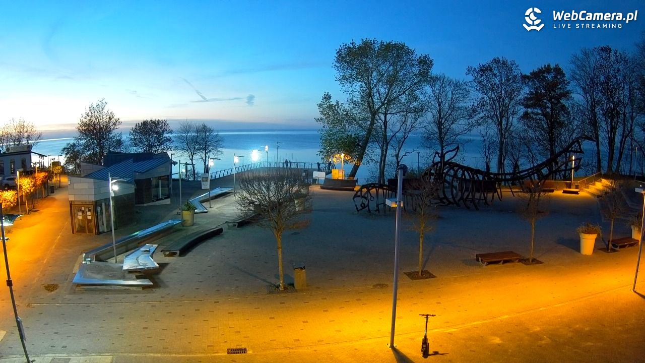 REWAL - widok na deptak - 06 listopad 2025, 16:52
