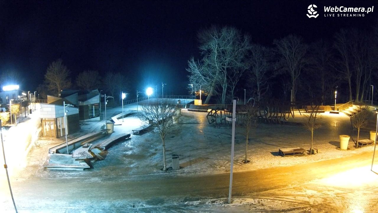 REWAL - widok na deptak - 04 luty 2026, 20:01