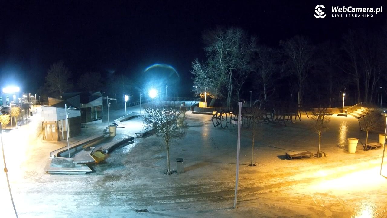 REWAL - widok na deptak - 07 luty 2026, 21:11