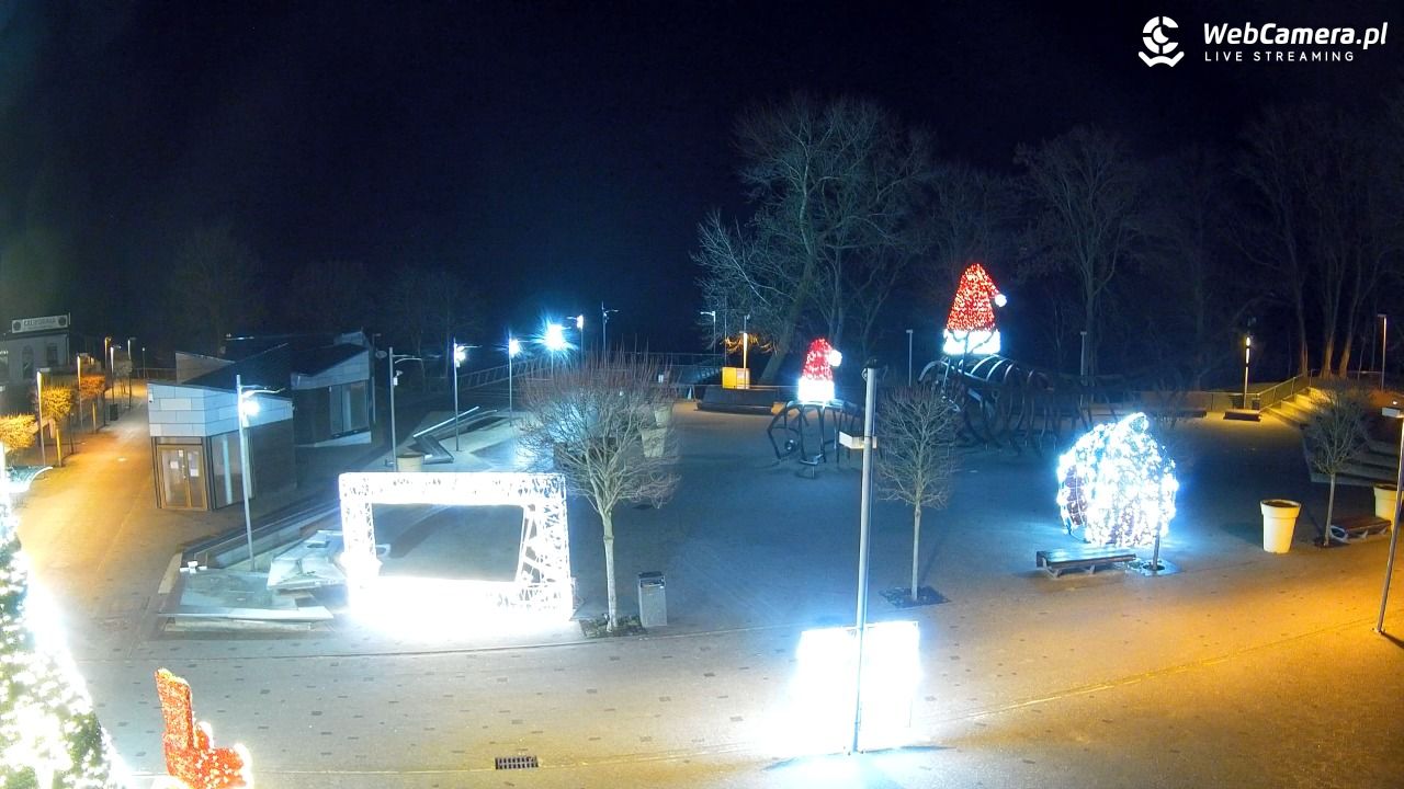 REWAL - widok na deptak - 19 grudzień 2025, 00:16