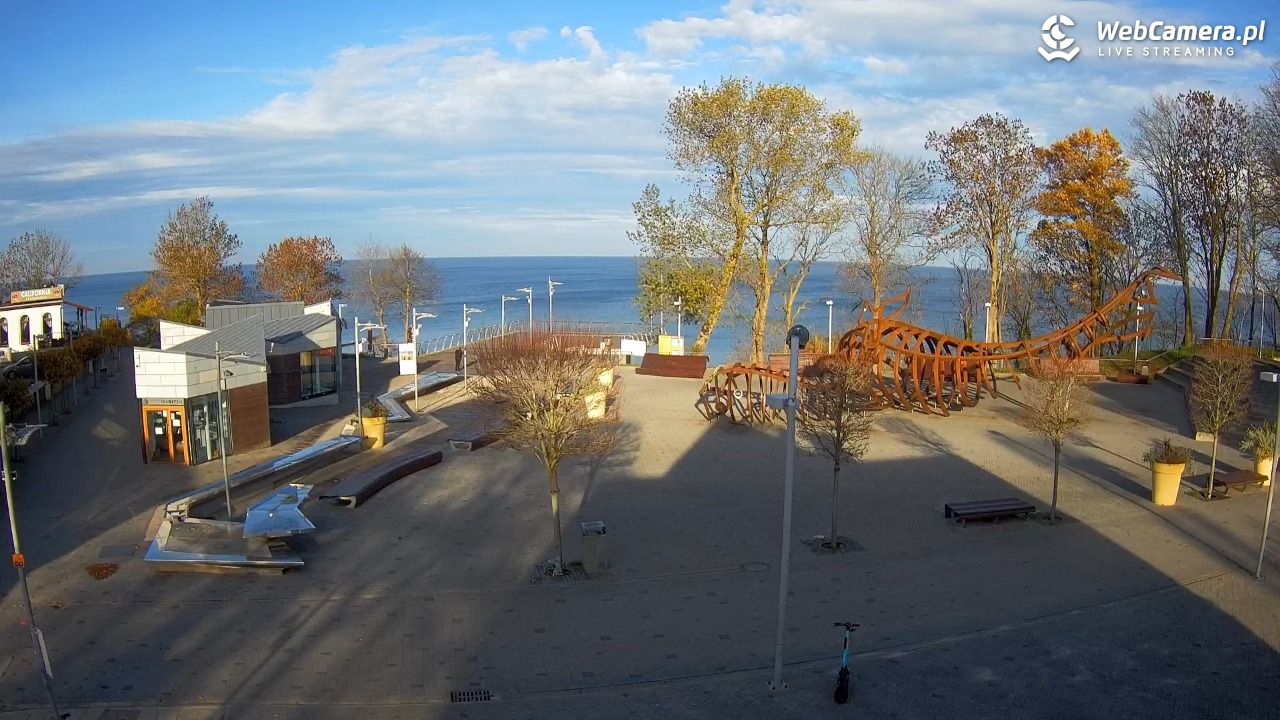 REWAL - widok na deptak - 05 listopad 2025, 09:34