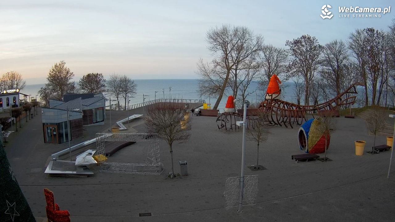 REWAL - widok na deptak - 18 grudzień 2025, 15:45