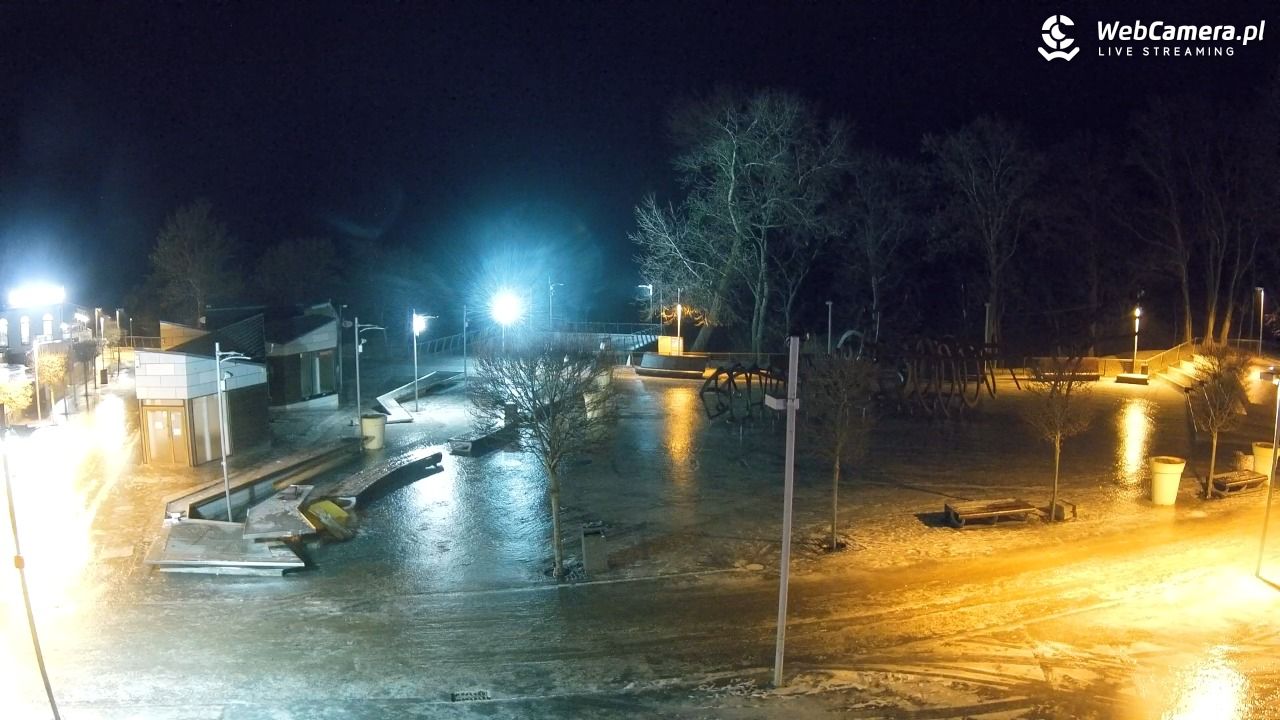 REWAL - widok na deptak - 05 luty 2026, 19:31