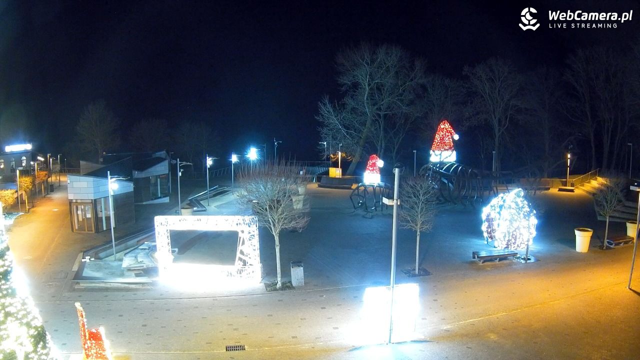 REWAL - widok na deptak - 19 grudzień 2025, 20:32