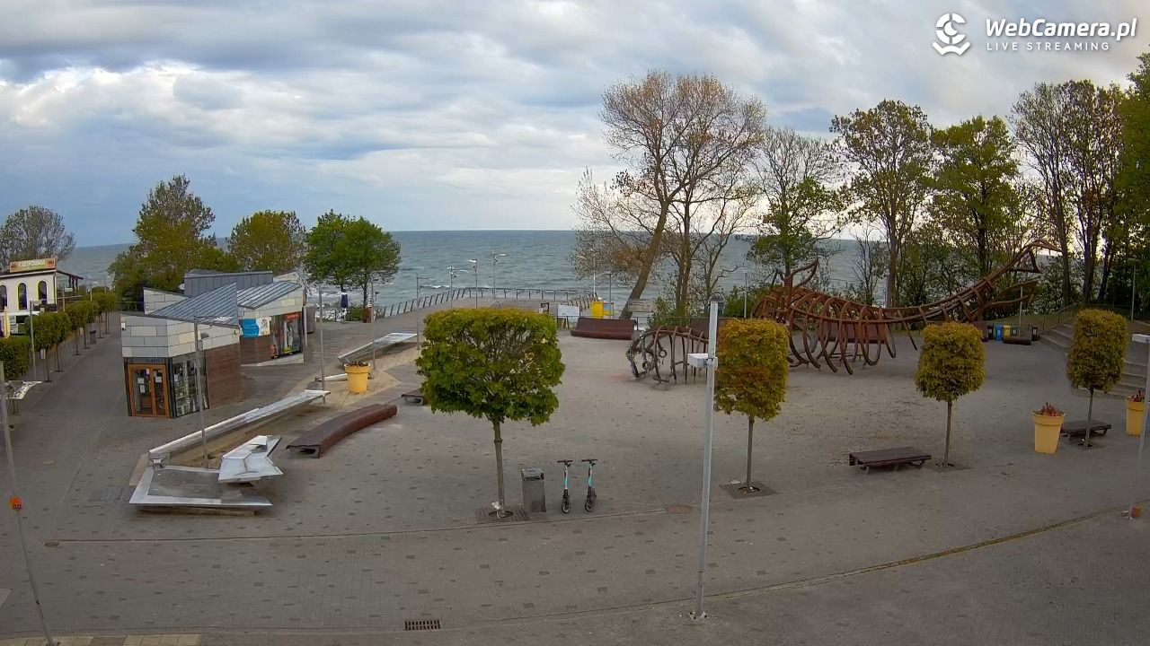 REWAL - widok na deptak - 16 maj 2025, 06:07