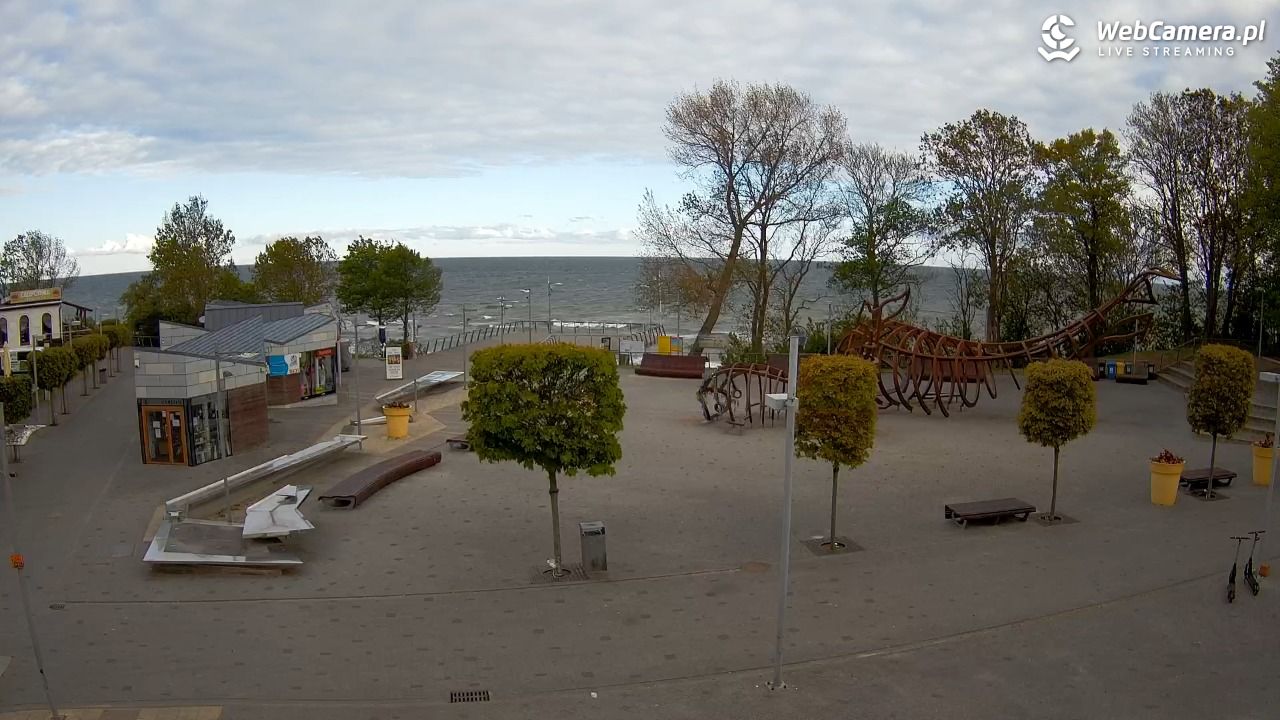 REWAL - widok na deptak - 15 maj 2025, 07:12
