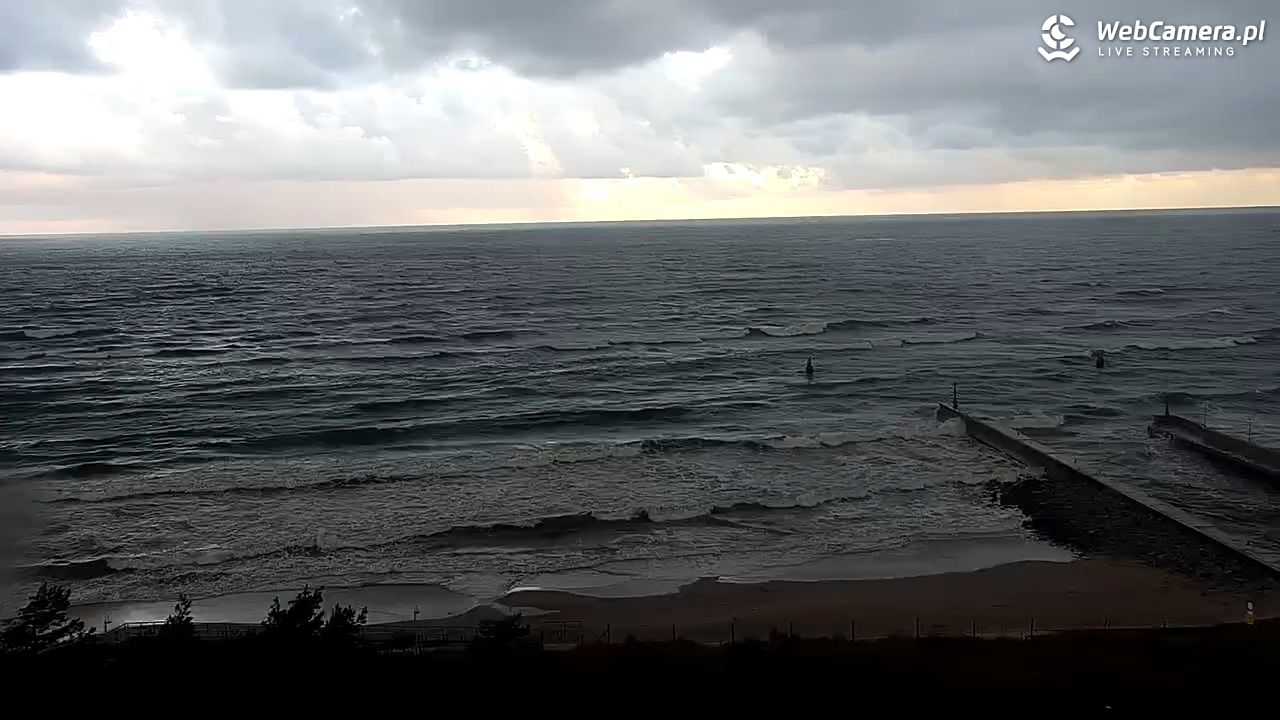 ROWY - widok na plażę i morze - 17 wresień 2025, 07:28