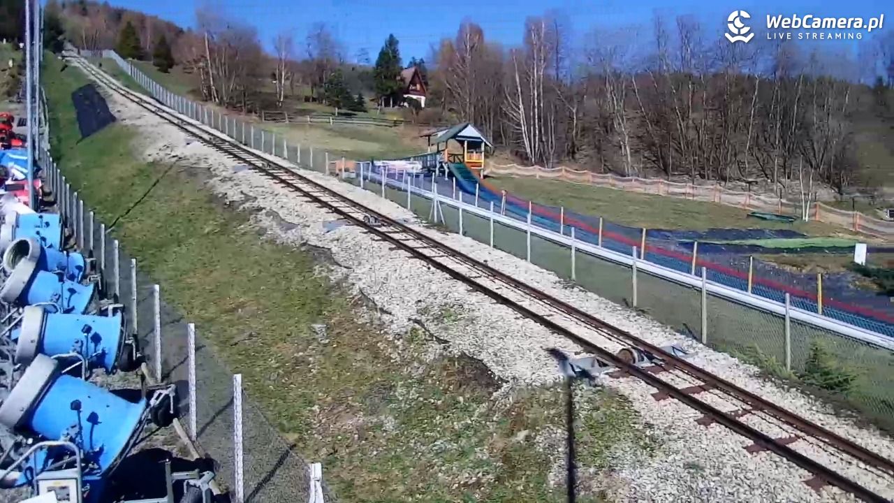 Góra Żar - widok na stację dolną - 05 kwiecień 2026, 15:16