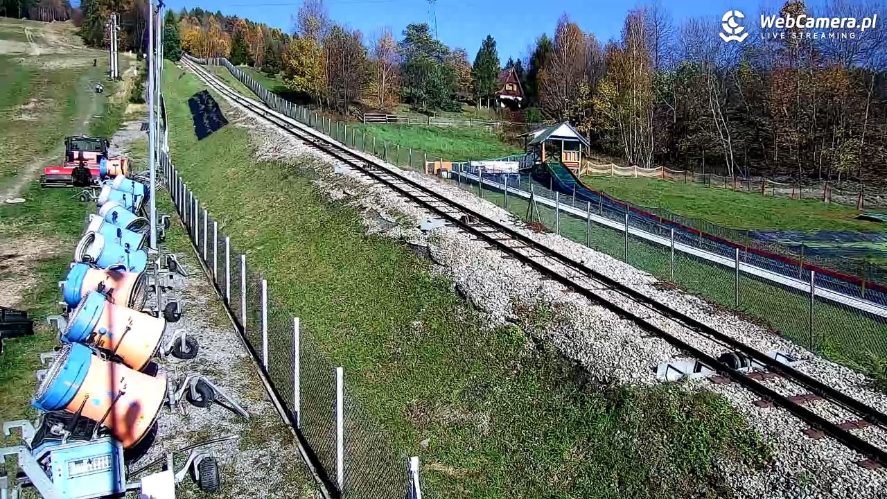 Góra Żar - widok na stację dolną - 01 listopad 2025, 11:55