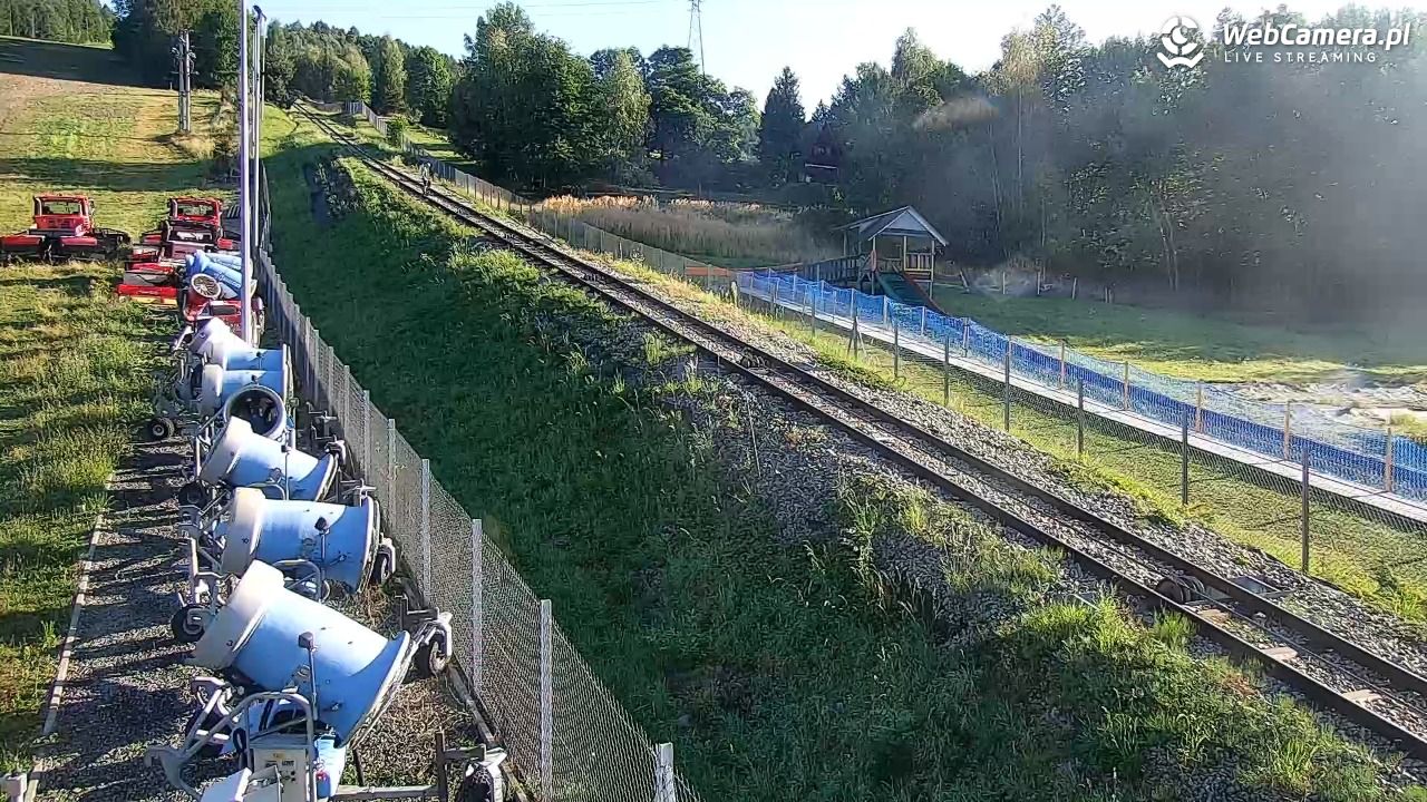 Góra Żar - widok na stację dolną - 23 sierpień 2026, 08:05