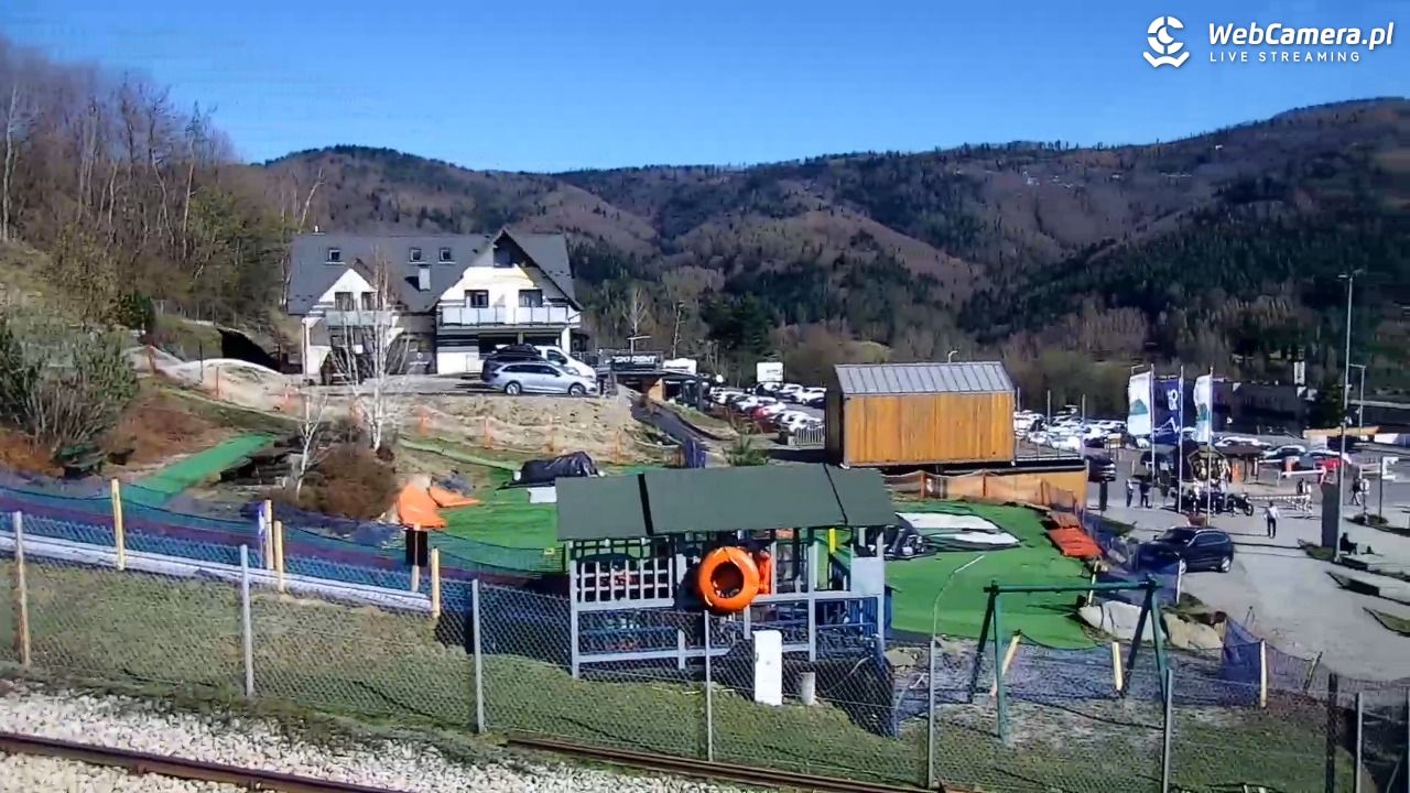 Góra Żar - widok na stację dolną - 05 kwiecień 2026, 15:16