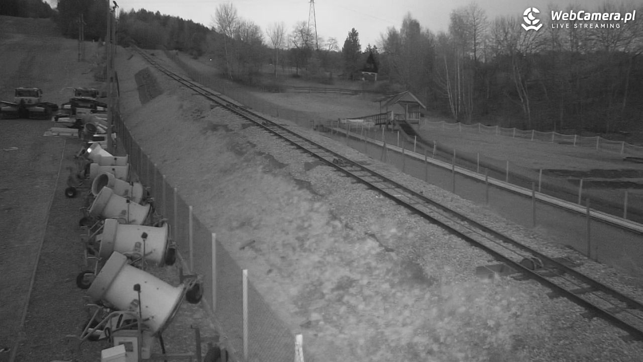 Góra Żar - widok na stację dolną - 05 kwiecień 2026, 19:56