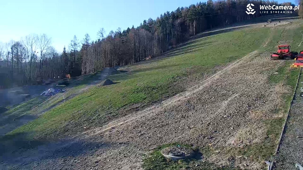 Góra Żar - widok na stację dolną - 06 kwiecień 2026, 18:05