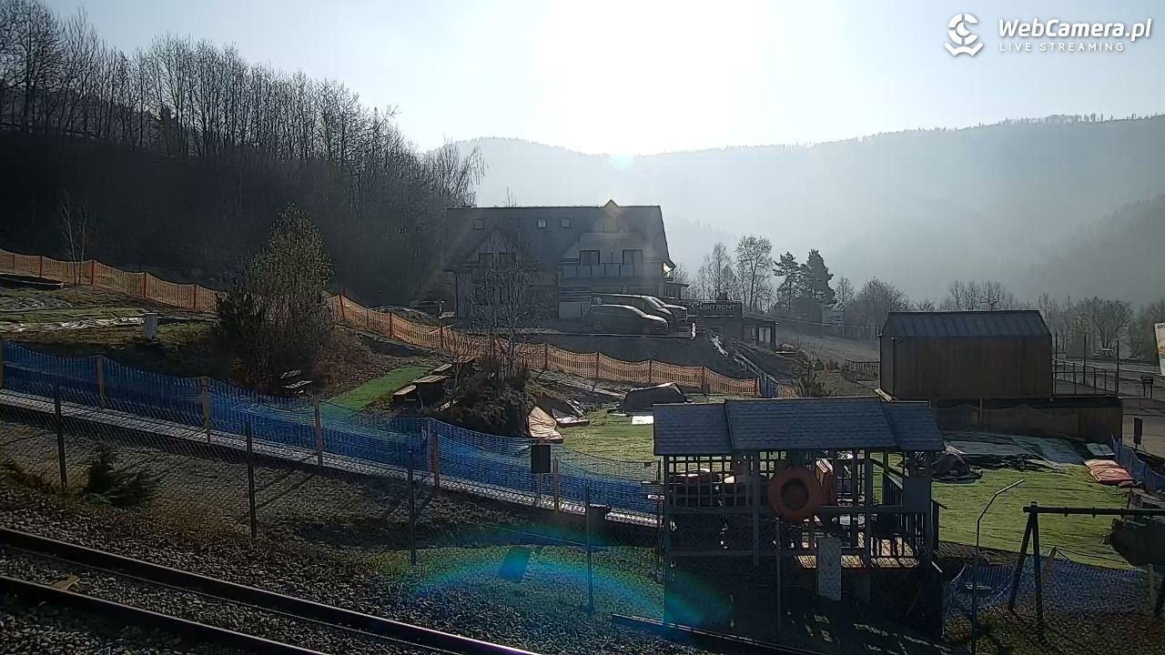 Góra Żar - widok na stację dolną - 10 kwiecień 2026, 08:16