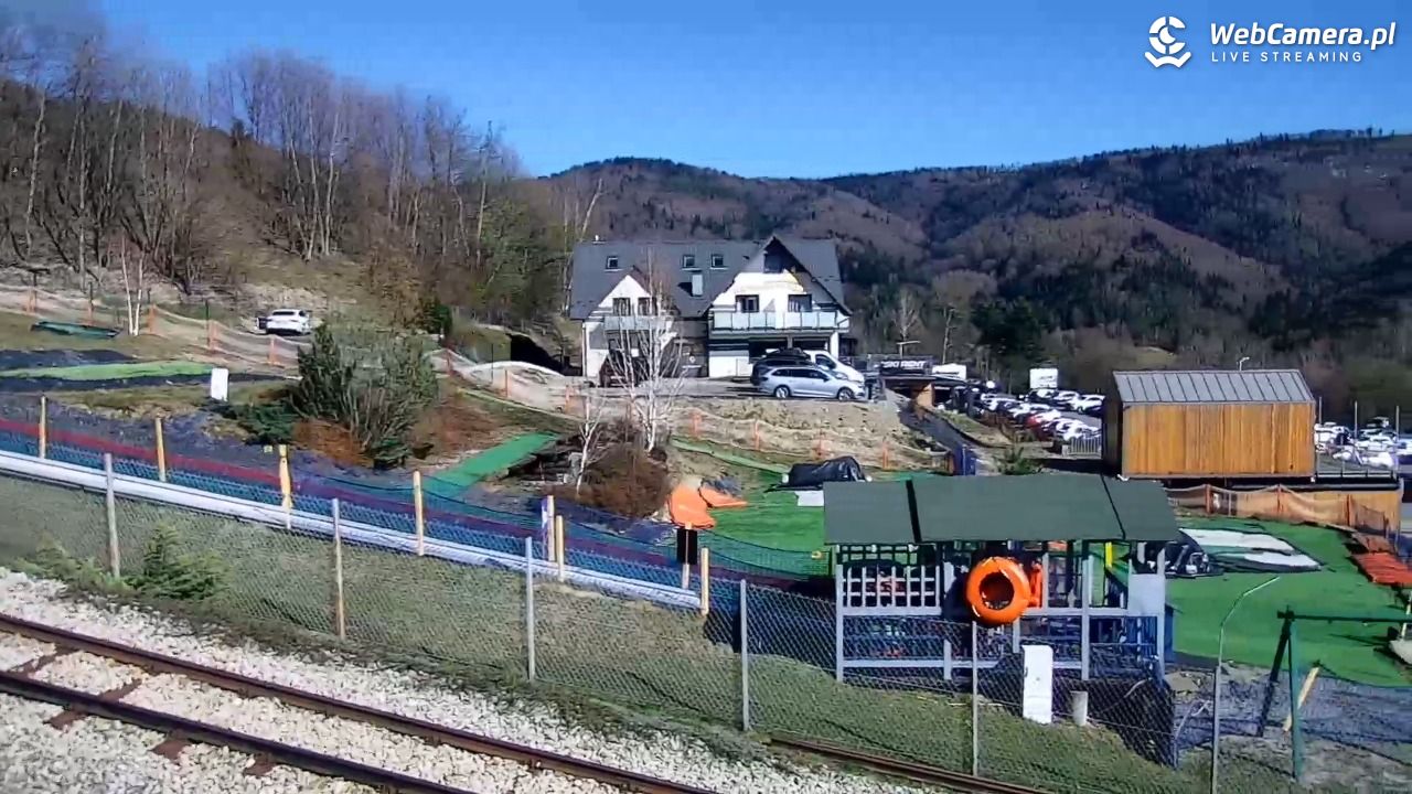 Góra Żar - widok na stację dolną - 05 kwiecień 2026, 15:16