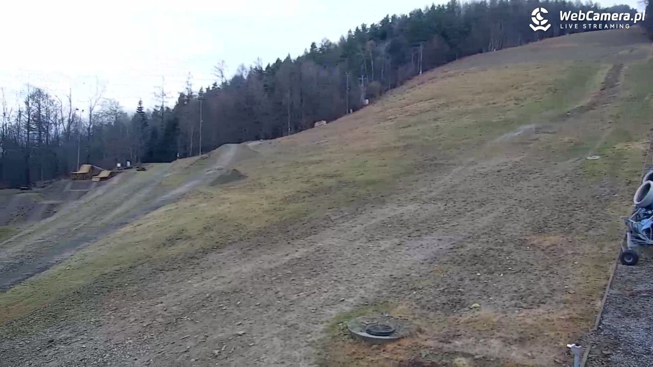 Góra Żar - widok na stację dolną - 25 luty 2026, 10:51