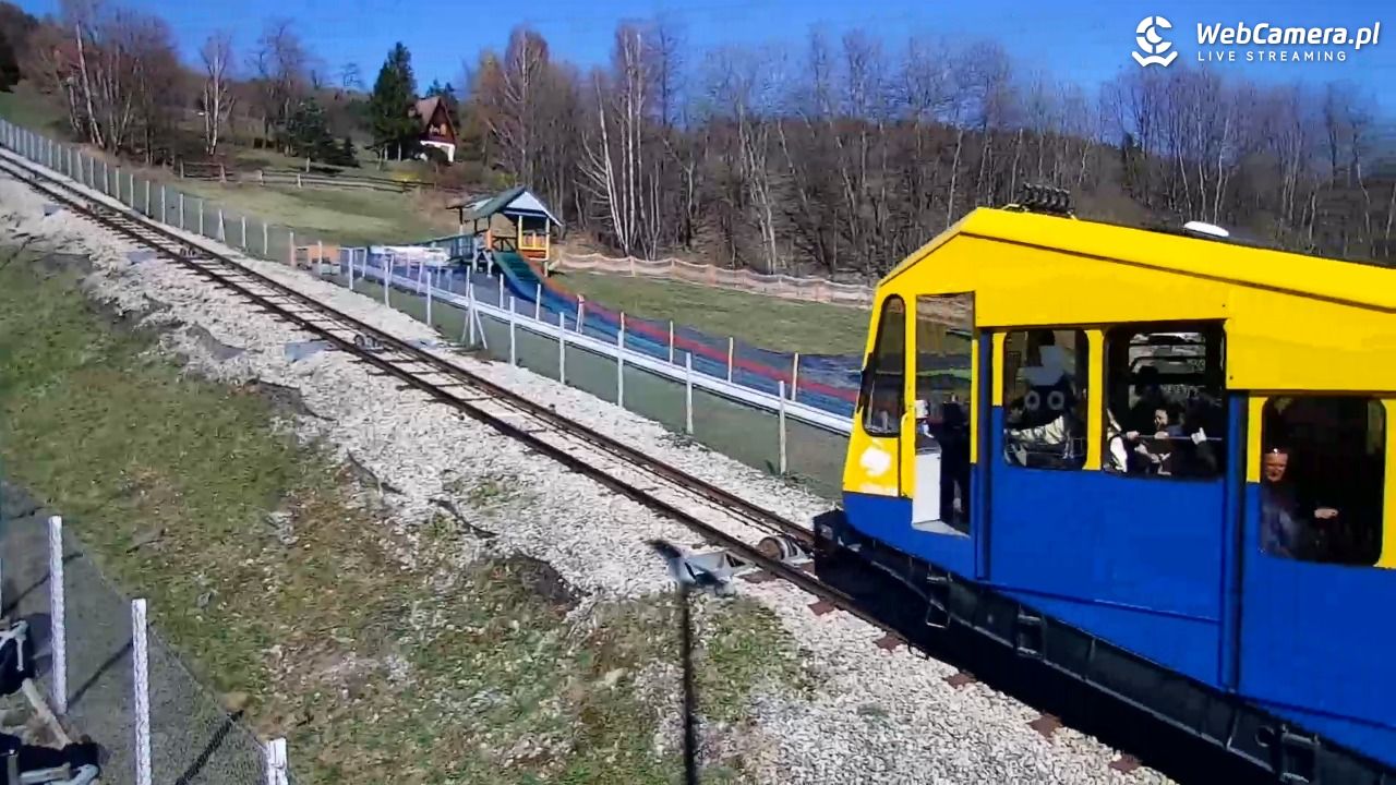 Góra Żar - widok na stację dolną - 05 kwiecień 2026, 15:16