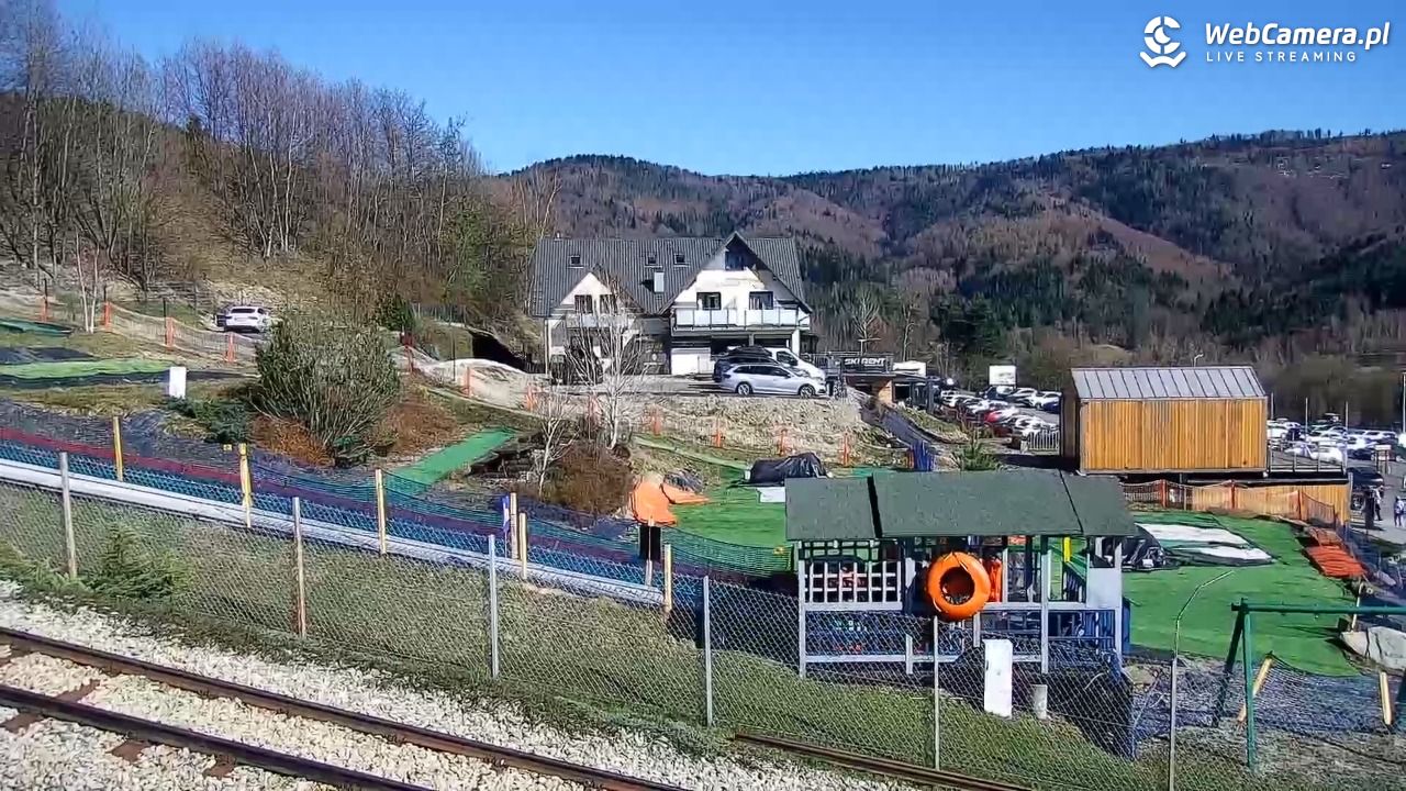 Góra Żar - widok na stację dolną - 05 kwiecień 2026, 15:16