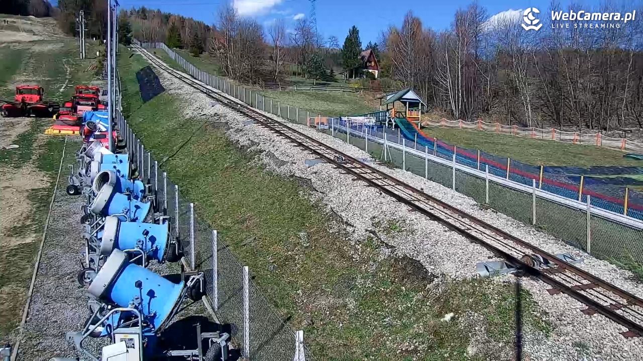 Góra Żar - widok na stację dolną - 07 kwiecień 2026, 15:26